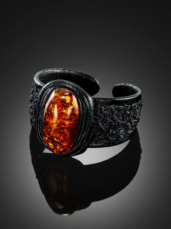 33_31.jpg Leather and Natural Amber Ring "Nefertiti"