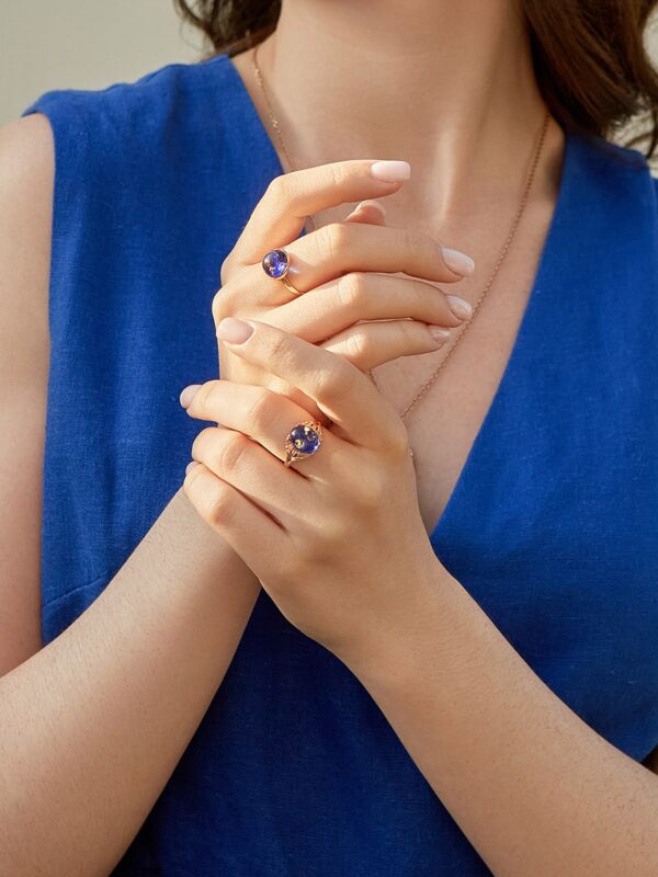 BLUE3.jpg A Laconic Sorbonne Ring with Bright Blue Amber
