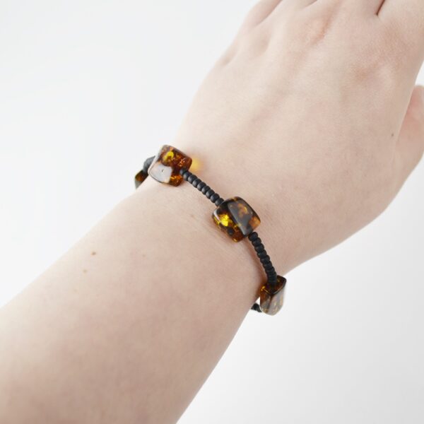 DSC0274M.jpg Amber Bracelet Green with screw clasp