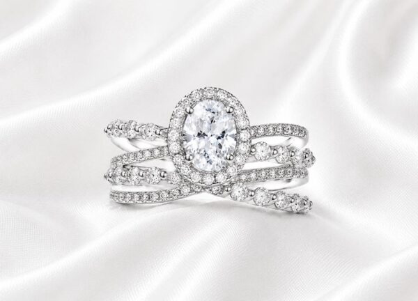 Aurora Twist Ring
