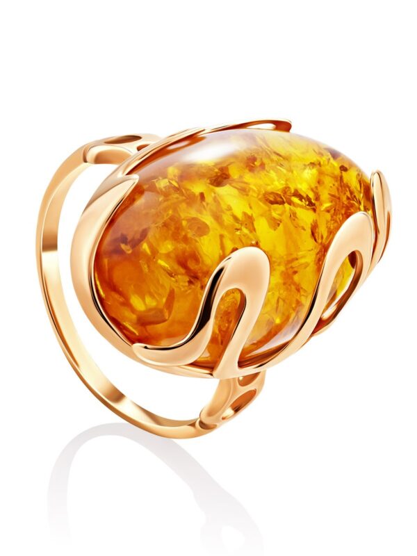 effektnoe_obyemnoe_koltso_illyuziya_iz_naturalnogo_yantarya_v_zolochyennom_serebre1.jpg Volumetric Natural Amber Ring