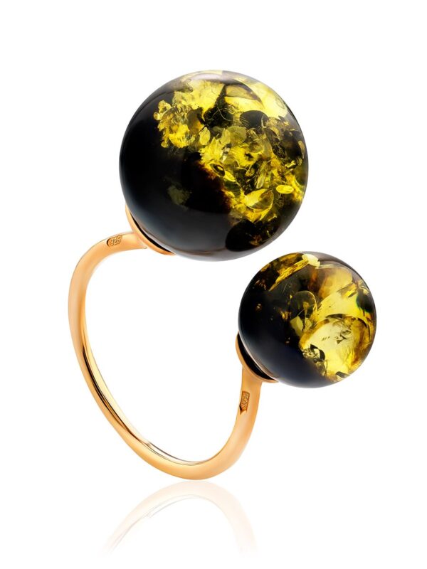 originalnoe_effektnoe_koltso_s_yantaryem_zelyenogo_tsveta_potseluy_v_parizhe1.jpg Green Amber Ring