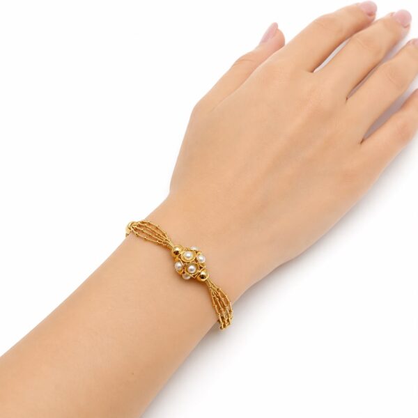 parel2.jpeg Moonlit Pearl Bracelet